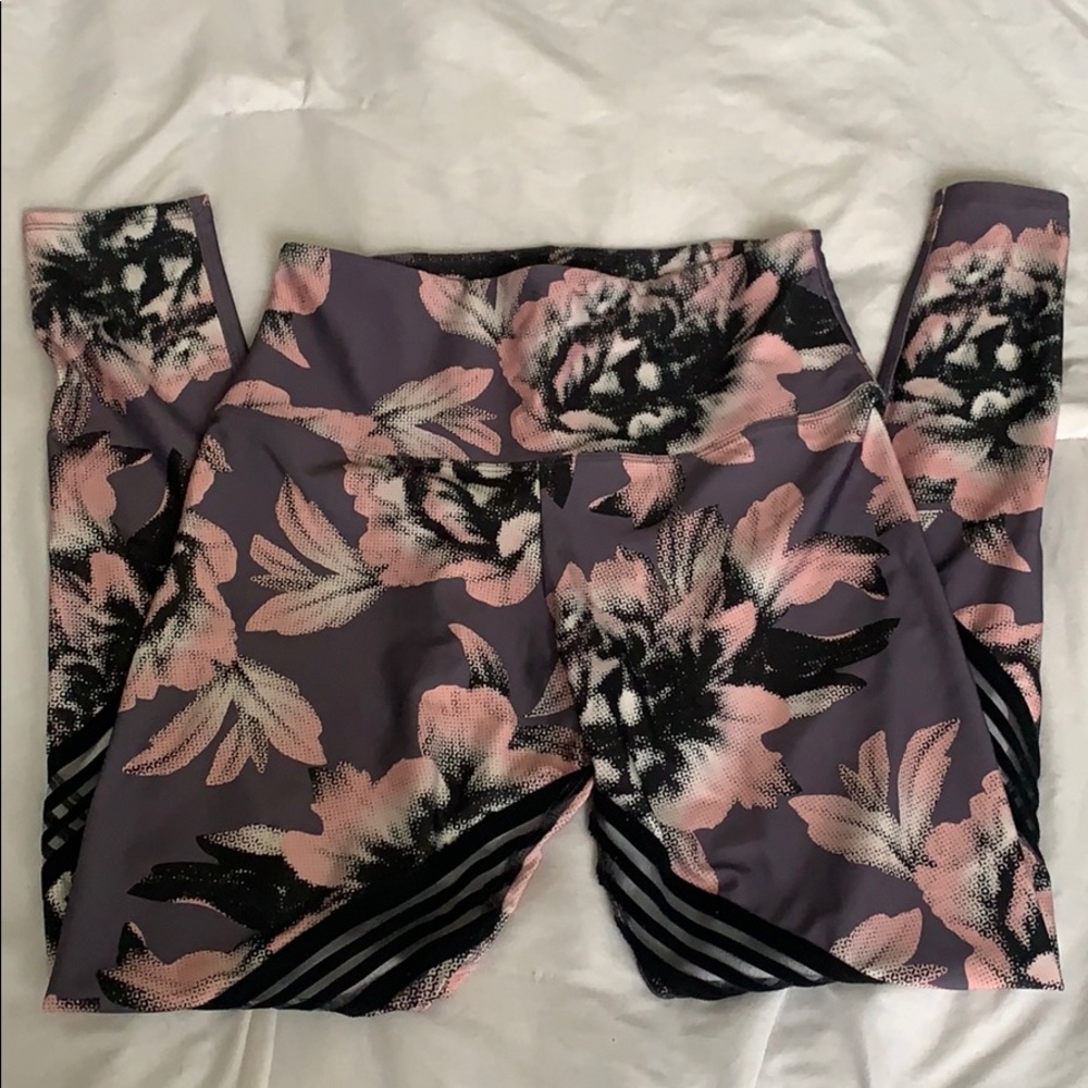 Onzie gray and pink floral print leggings. M/L
